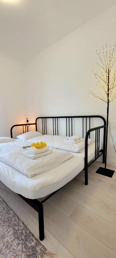 Bast 17 Dom Duzy Parking , Mandoria , Ptak , 2 Sypialnie Lub 1 Sypialnia, Taras , Autostrada A1, Kalinowskiego 17E Wifi Łódź Eksteriør bilde